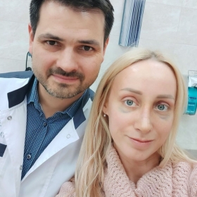 Пластический хирург Валерий Стайсупов с пациенткой