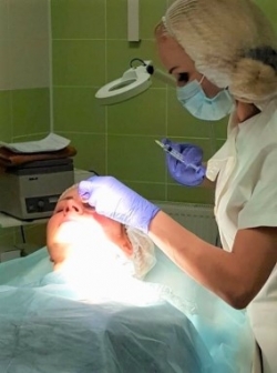 Пластический хирург Галина Хрущ проводит ринопластику филлерами