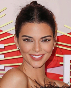 Кендалл Дженнер и ее лисий взгляд