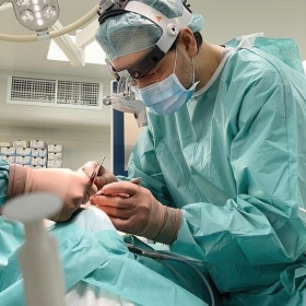 Пластический хирург Валерий Стайсупов выполняет ринопластику