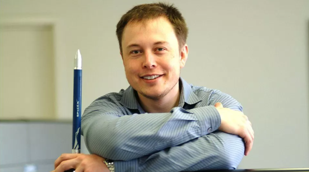 Илон Маск после первой пересадки волос