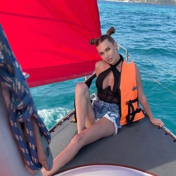 Пациентка пластического хирурга Гукаса Миракяна после увеличения груди имплантатами